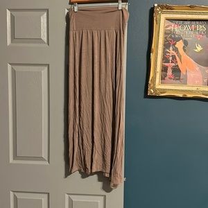 Long gray skirt. Medium